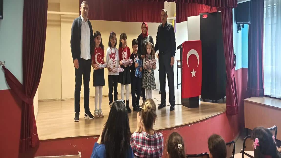 İstiklal Marşı'nı Güzel Okuma Yarışması Ödülleri Törenle Verildi